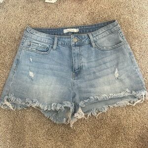 Discount Divas size medium light distressed denim shorts